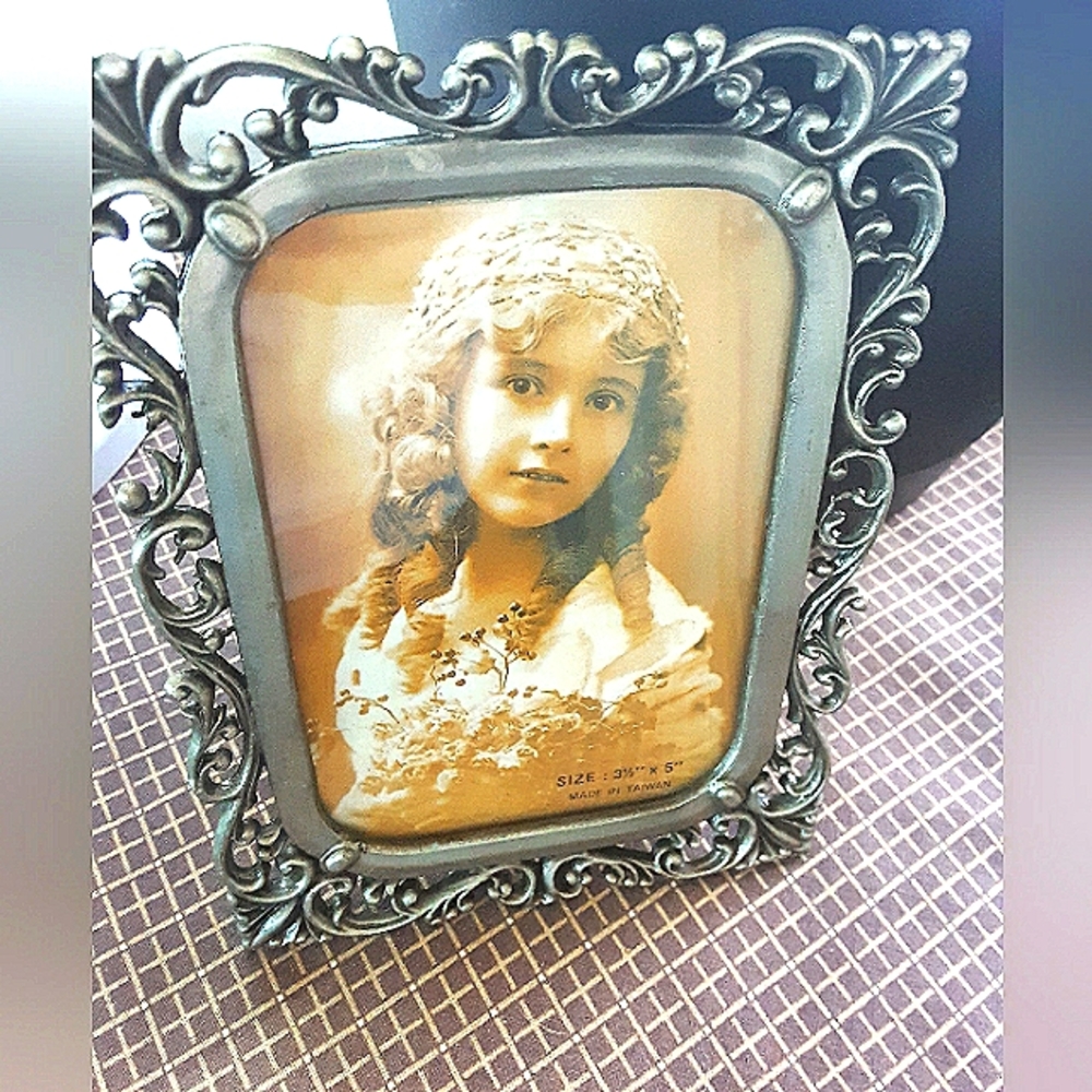 Silver tone picture frame, vintage inspired.